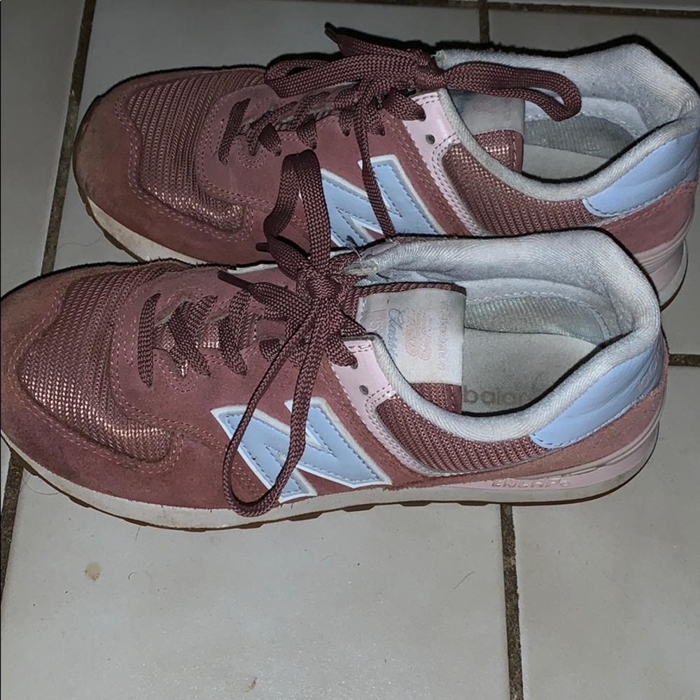 New balance tennis shoes